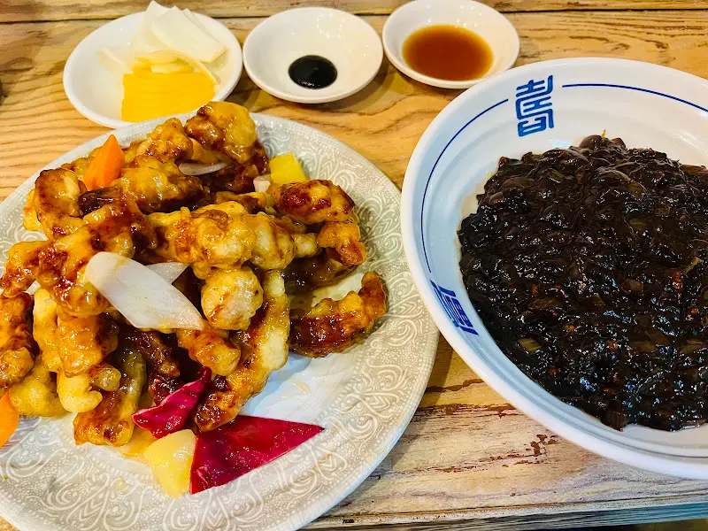 짜장면과 탕수육 한 상 차림