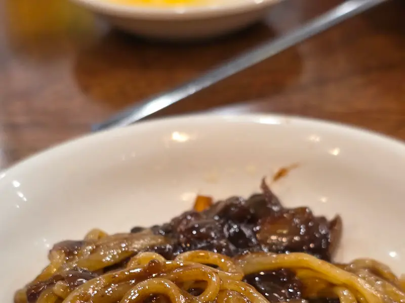 윤기좔좔 짜장면