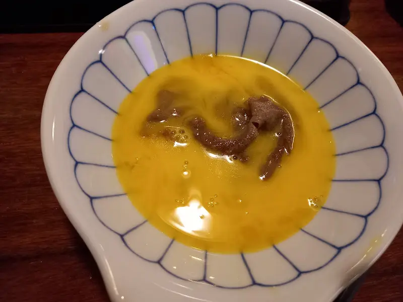 계란에 찍어 먹는 고기