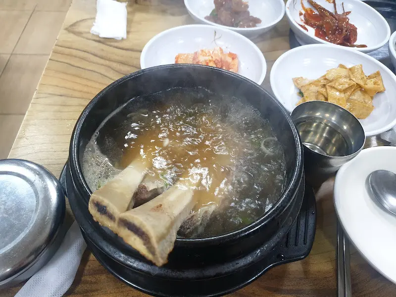 갈비탕과 반찬