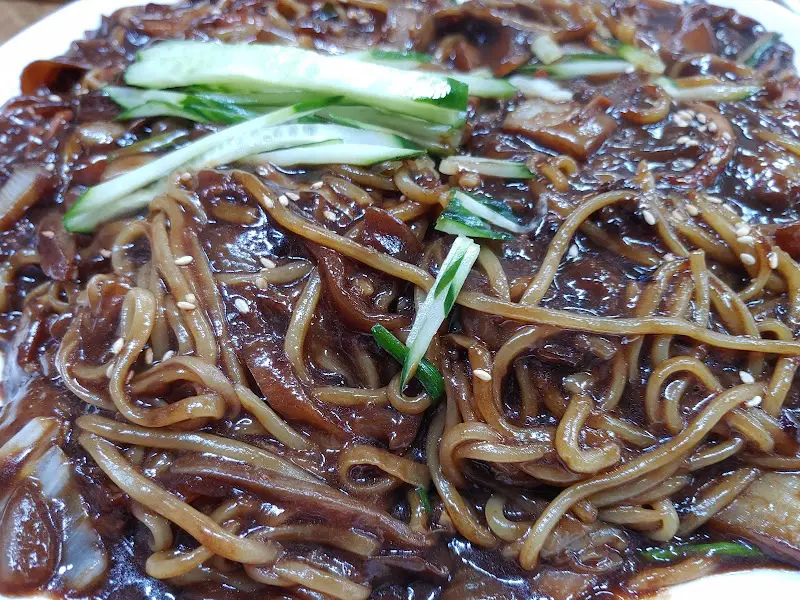 푸짐한 쟁반짜장