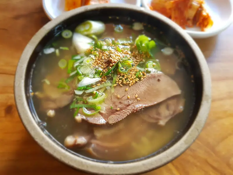 하나나주곰탕 곰탕 근접 촬영