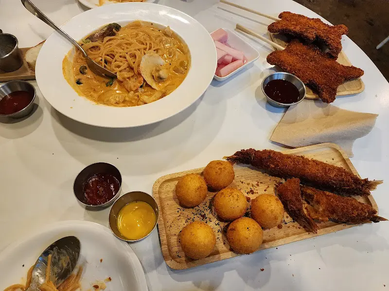 다양한 튀김 메뉴