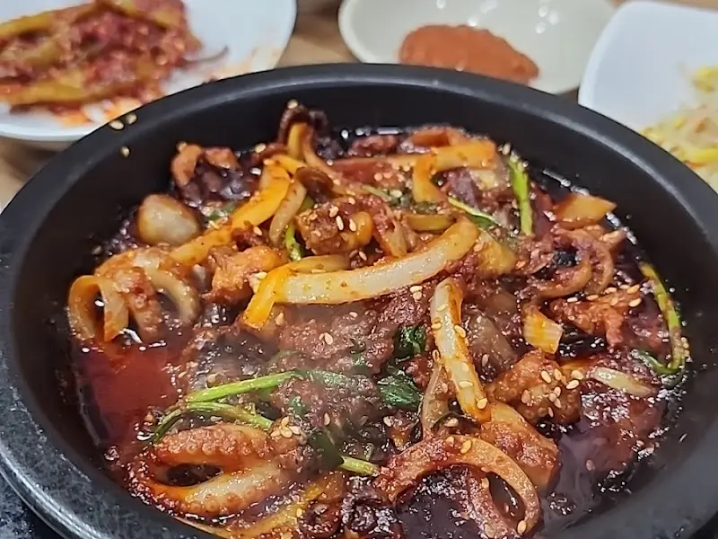 윤기 자르르 쭈꾸미 볶음