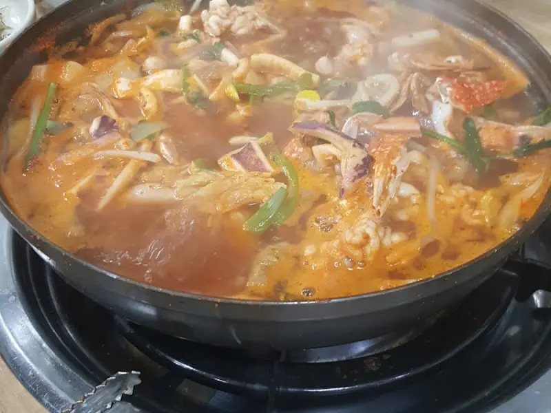 푸짐한 해물탕