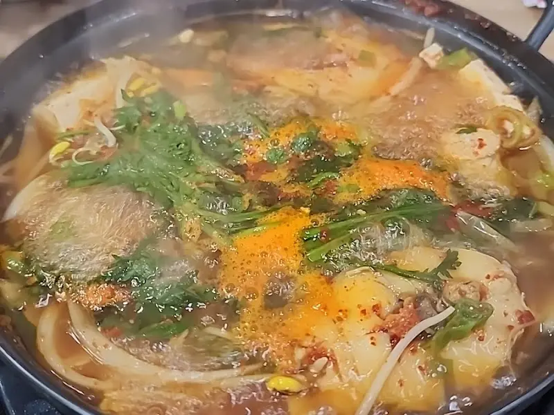 보글보글 끓는 해물탕