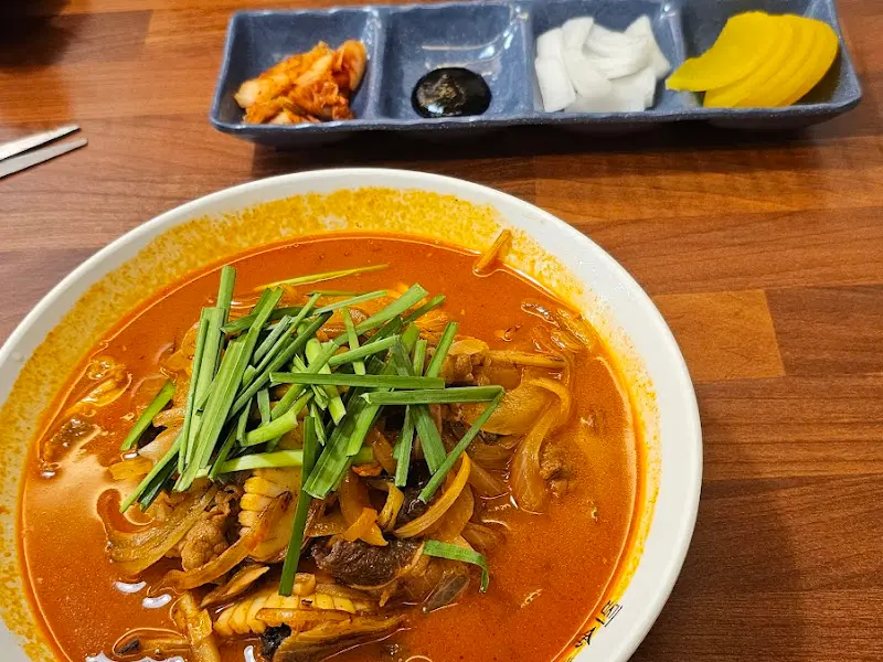 순두부 짬뽕과 곁들임 반찬