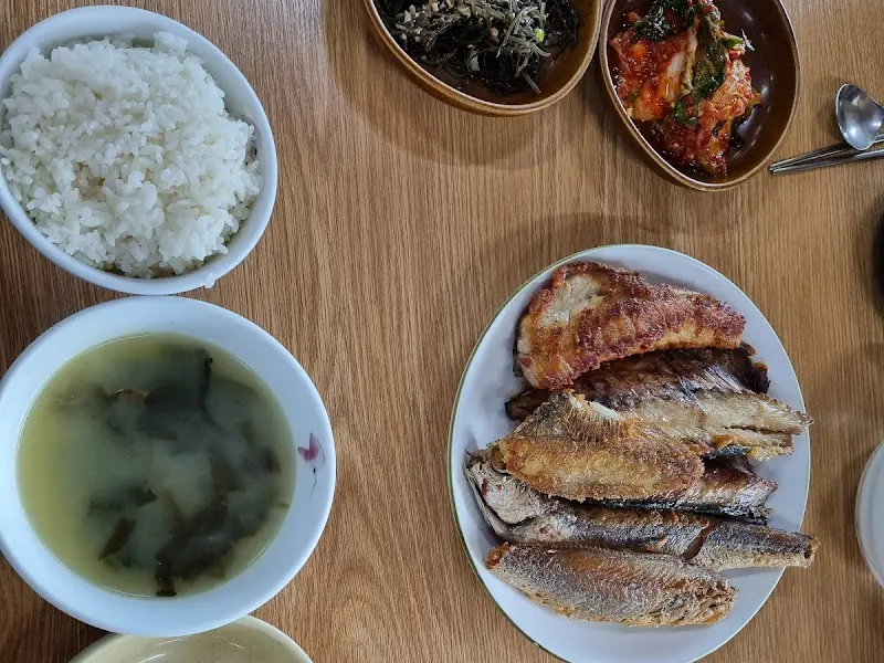 맛깔스러운 생선구이 한 상