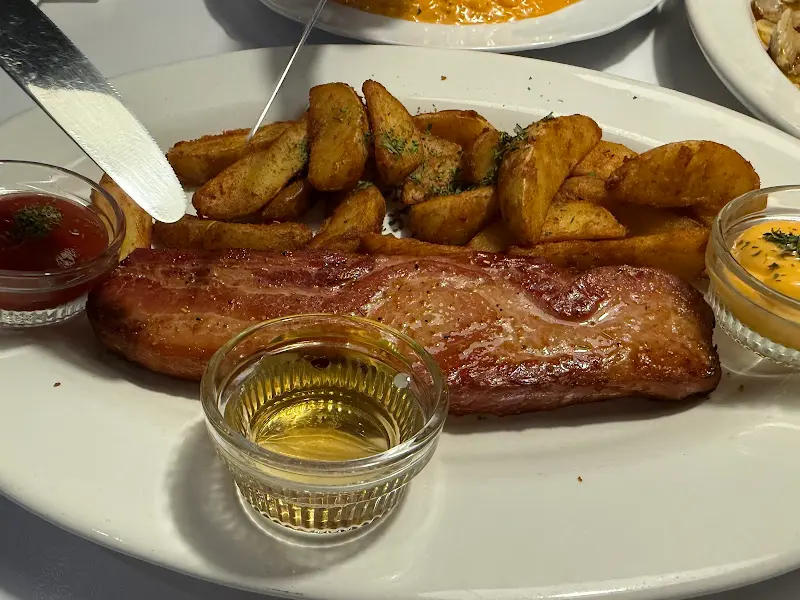 스테이크와 감자튀김