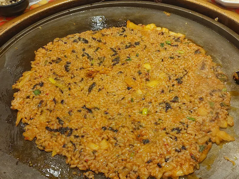 맛있게 볶아진 볶음밥