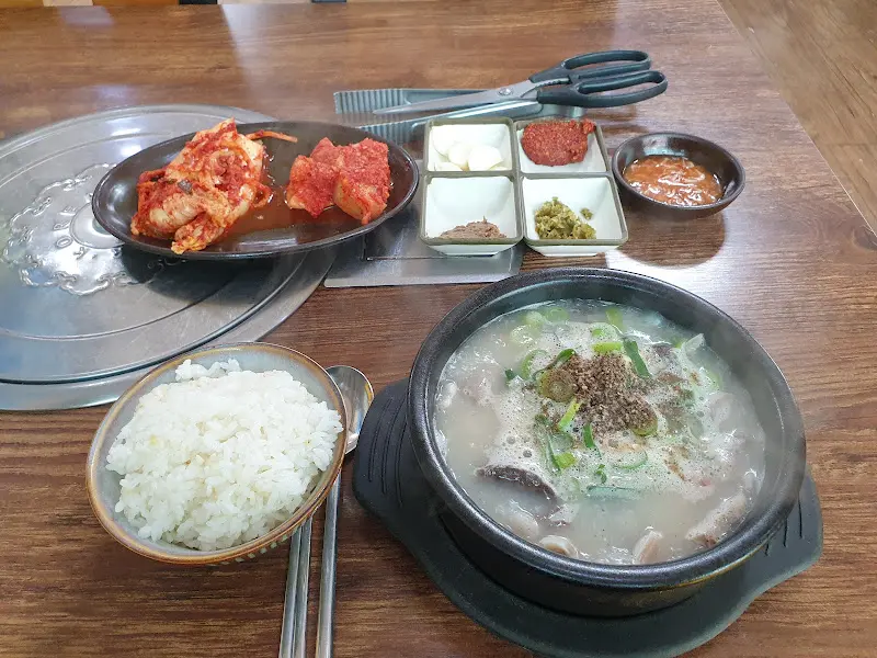 순대국 한 상 차림 전체 모습