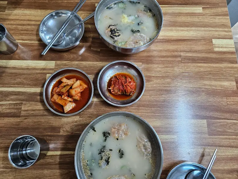 떡만두국 한 상 차림