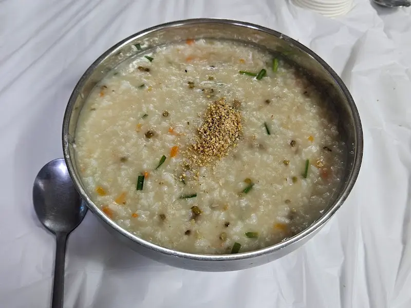 고소하고 따뜻한 백합죽 한 그릇