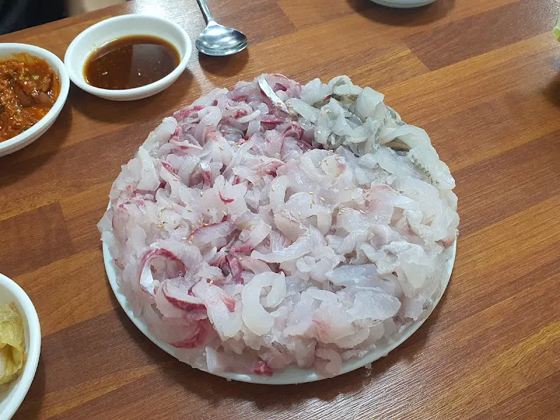 푸짐한 회 한 접시