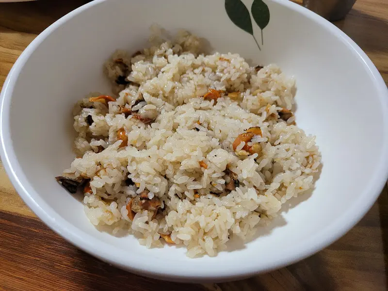 홍합밥 밥알 클로즈업