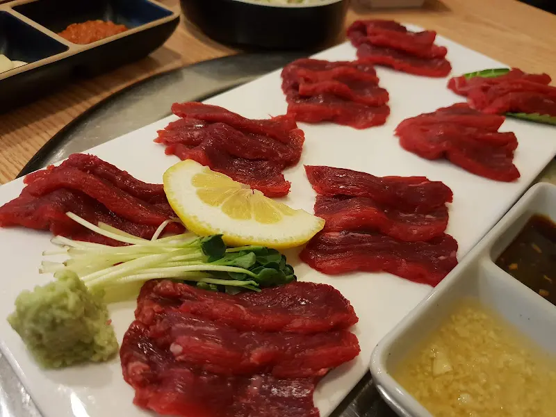 신선함이 느껴지는 우등한우의 육사시미