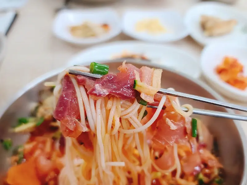 젓가락을 멈출 수 없는 맛