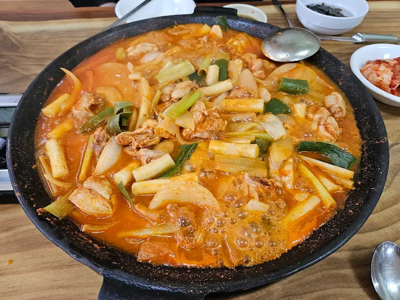 익어가는 닭갈비
