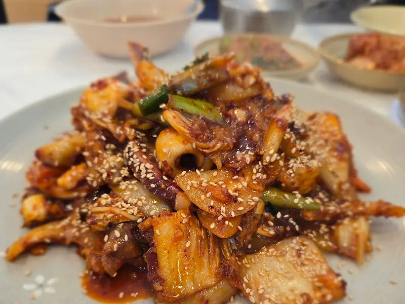 윤기가 흐르는 오징어볶음