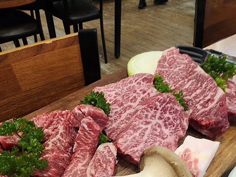 마블링이 선명한 생삼겹살