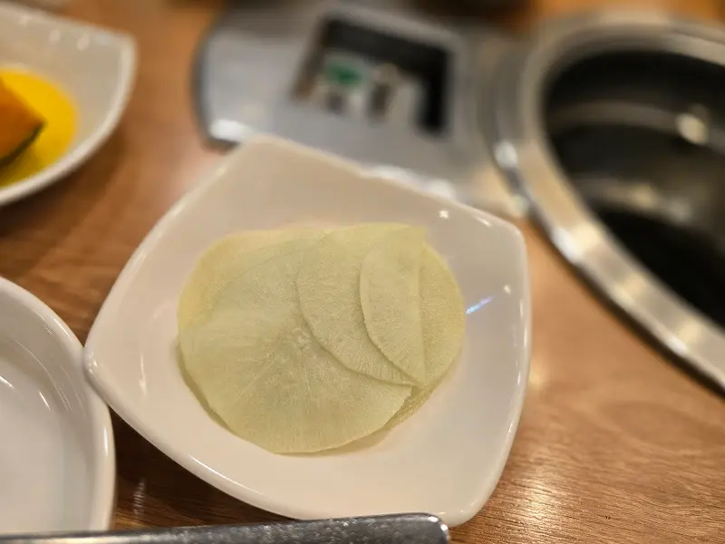 얇게 슬라이스된 무