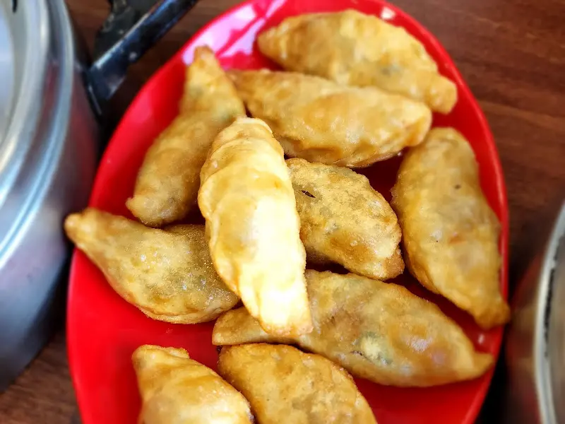 접시에 담긴 군만두