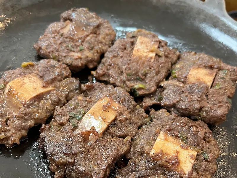 윤기가 흐르는 떡갈비