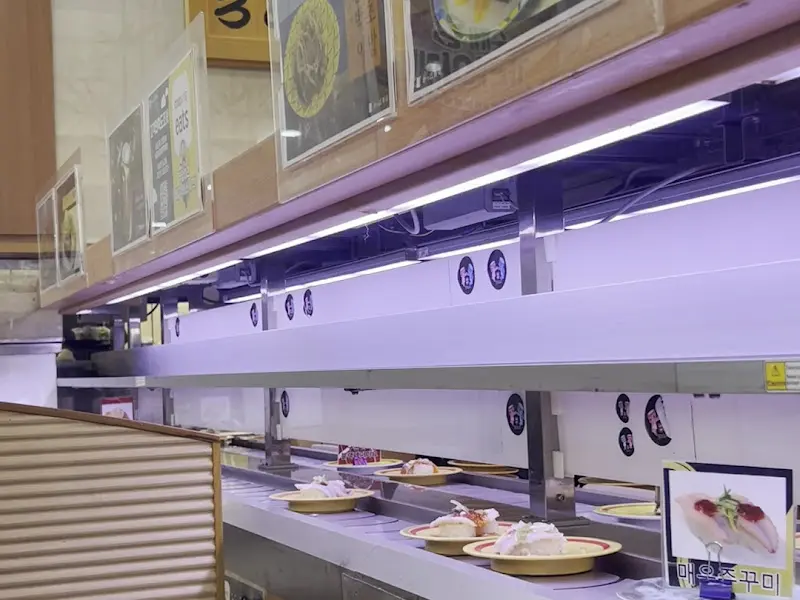 회전 레일 위 초밥