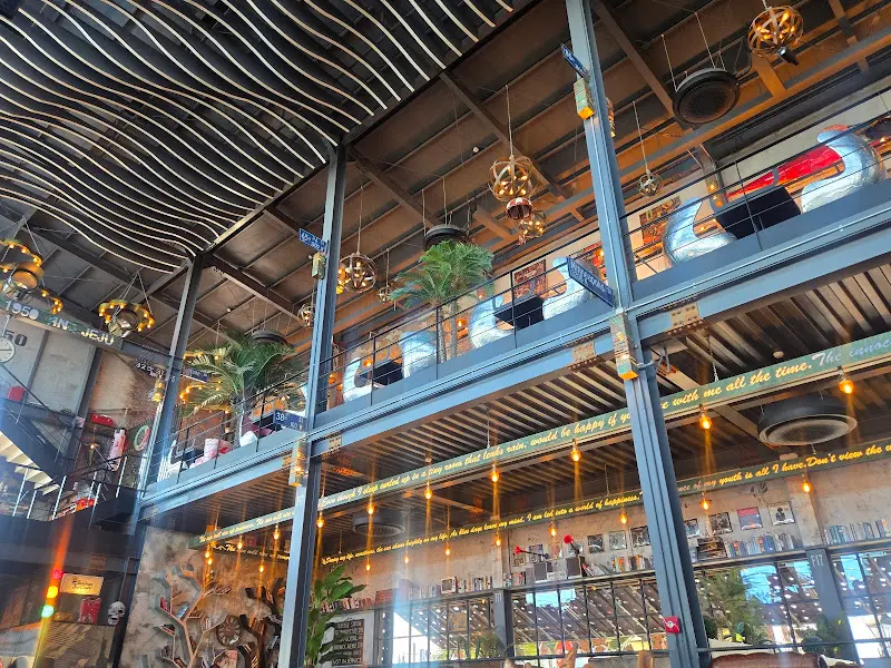 로드1950의 높은 층고와 개방감