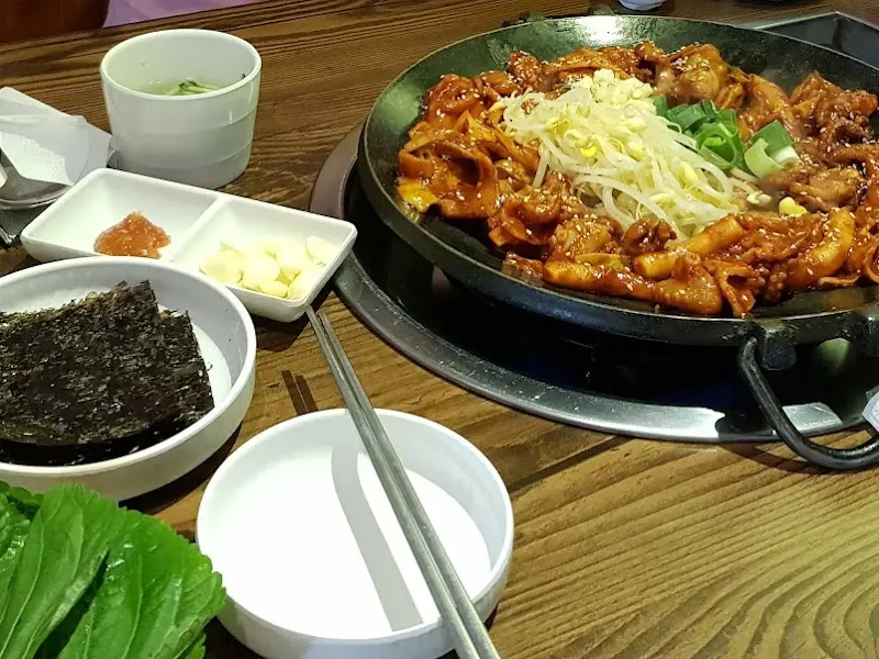 쭈꾸미와 함께 나오는 밑반찬들