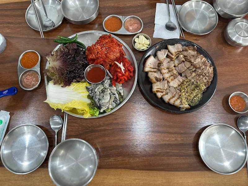 마늘보쌈 한 상 차림