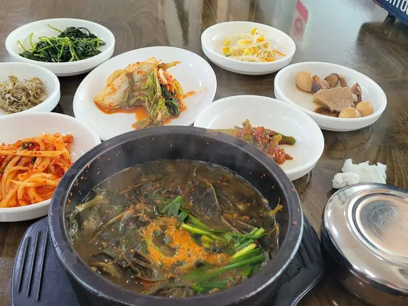 올갱이해장국과 정갈한 반찬들