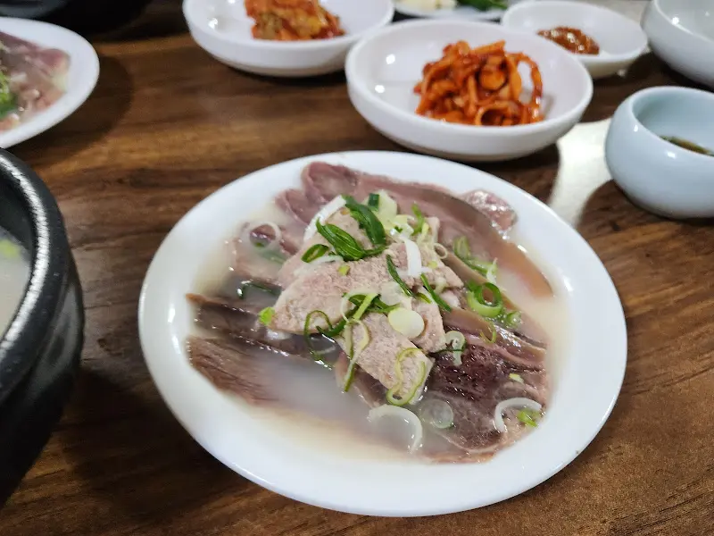 푸짐한 양수백 한 상 차림