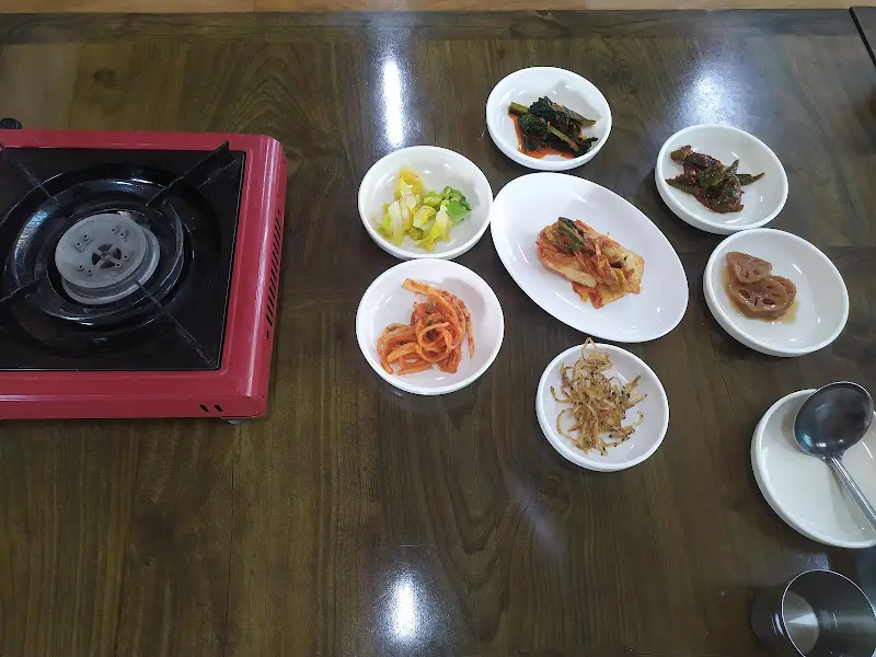 손두부찌개와 밑반찬