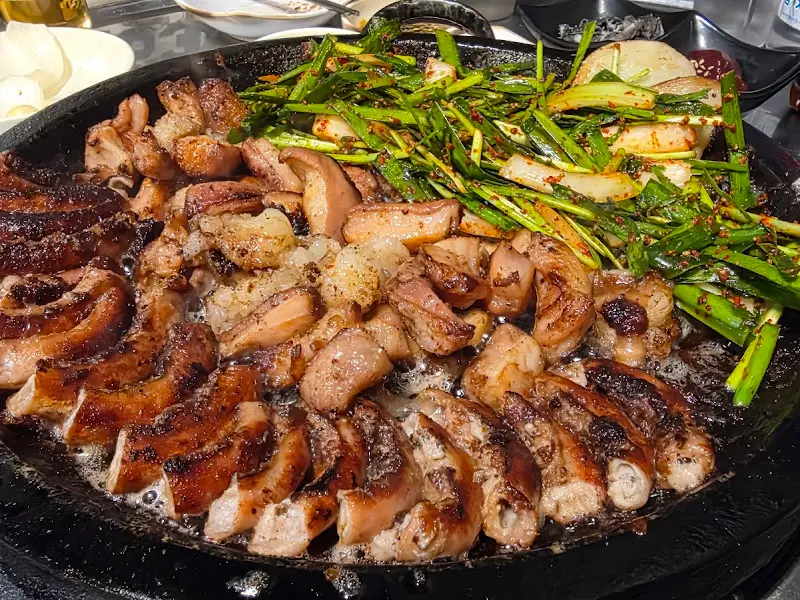 노릇하게 구워진 곱창