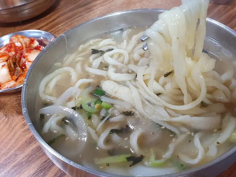 홍두깨칼국수 칼국수와 김치