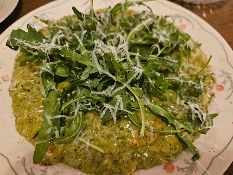 루꼴라가 듬뿍 올라간 파스타