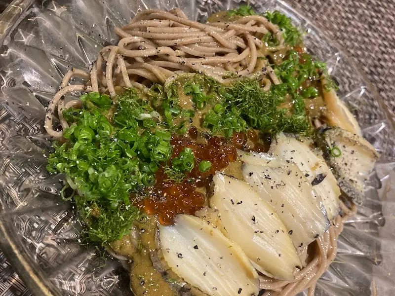 향긋한 전복내장 메밀국수