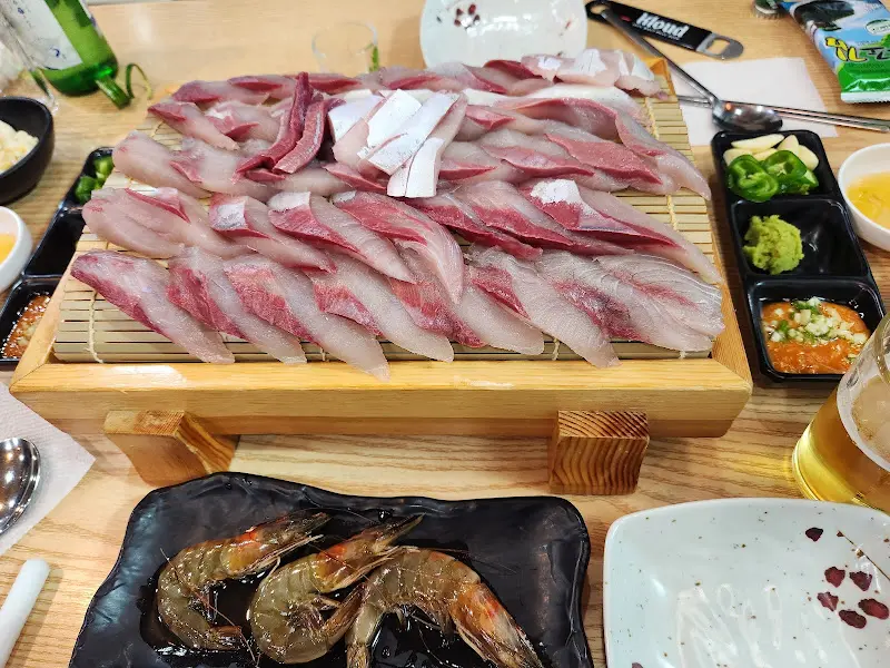 싱싱한 회 한 상차림