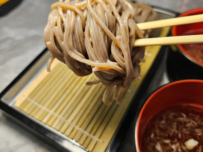 젓가락을 부르는 비주얼의 소바