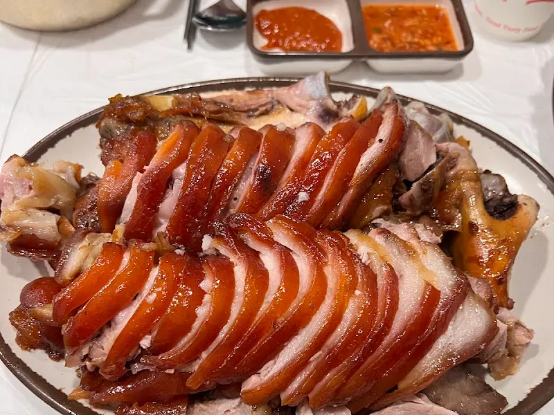 윤기가 흐르는 족발