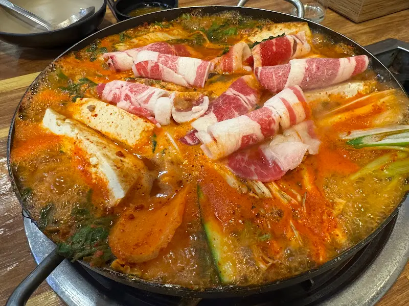 보글보글 끓는 두부전골