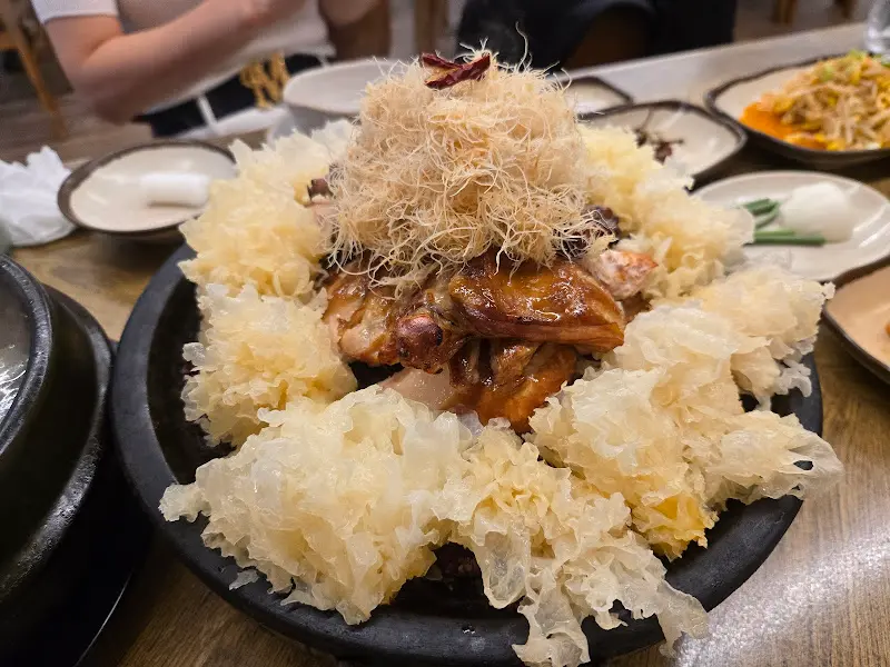 눈꽃 굽는 삼계탕의 화려한 비주얼