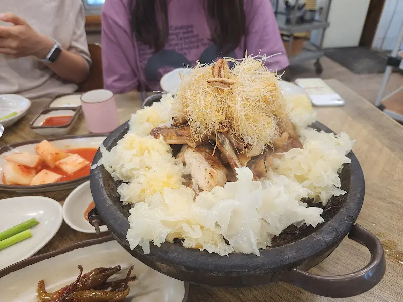 푸짐한 삼계탕 한 상