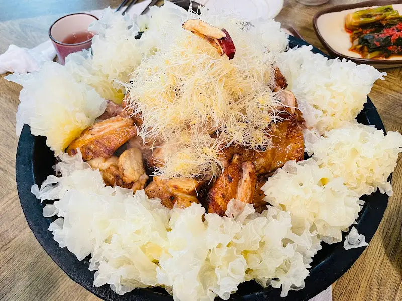 눈꽃 굽는 삼계탕 클로즈업