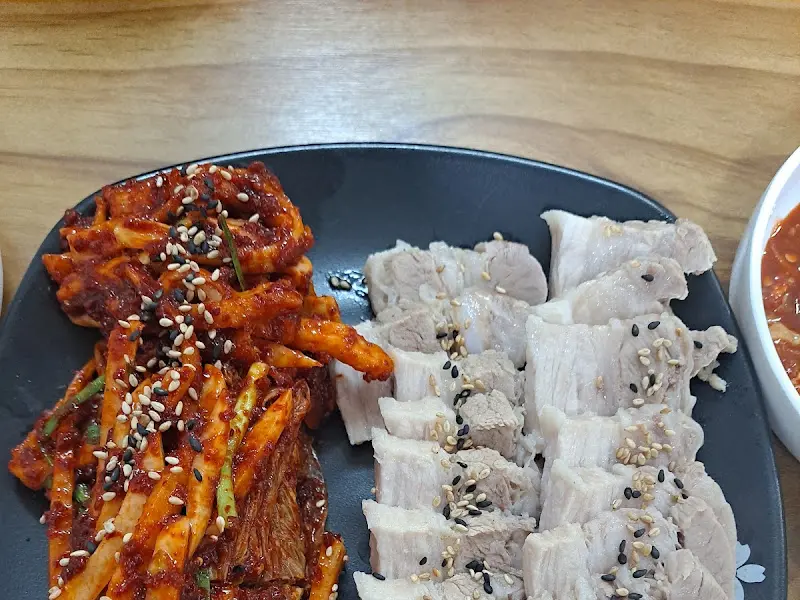 윤기가 흐르는 보쌈