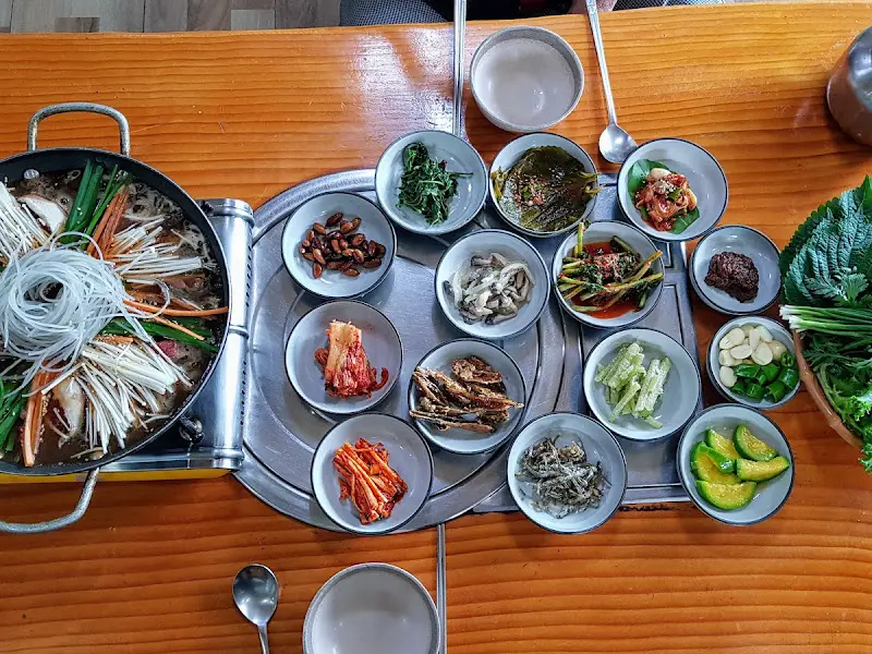 돌솥불고기쌈밥정식 한상차림