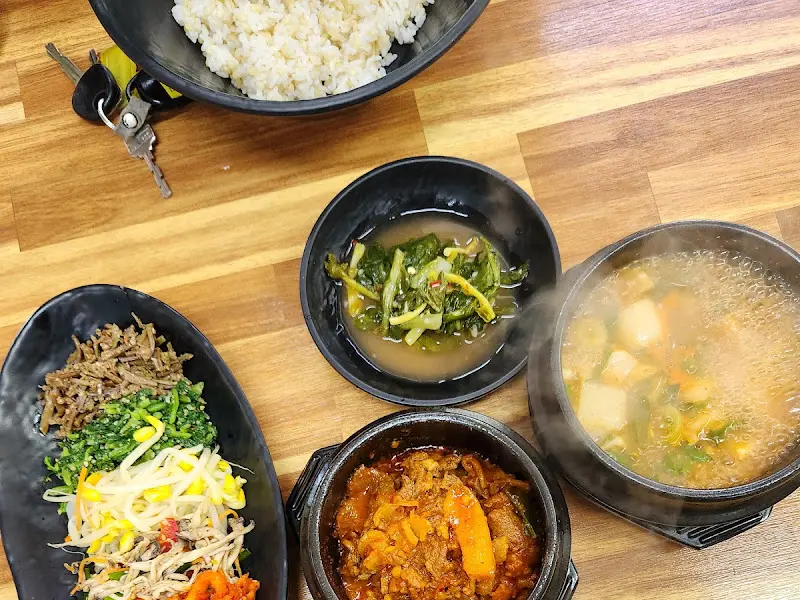 깔끔하게 정돈된 테이블