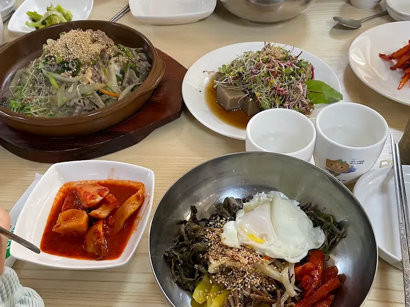 다채로운 산채비빔밥 재료들