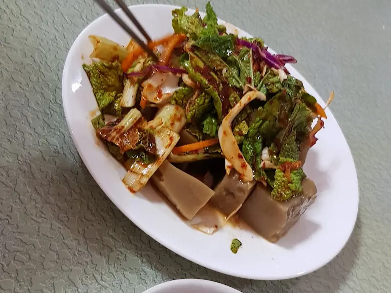 싱싱한 야채가 가득한 묵무침